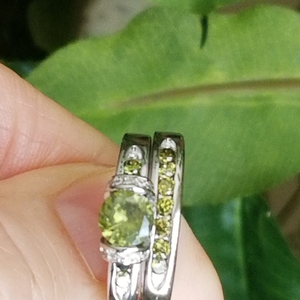 Beautiful Simulated Peridot Ring Set Size 10 - Picture 3 of 4
